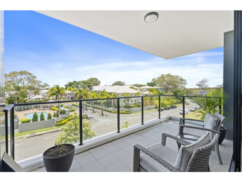 206/112 Palm Meadows Drive, Carrara QLD 4211