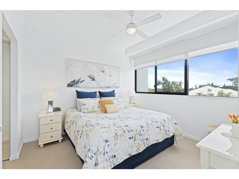 206/112 Palm Meadows Drive, Carrara QLD 4211
