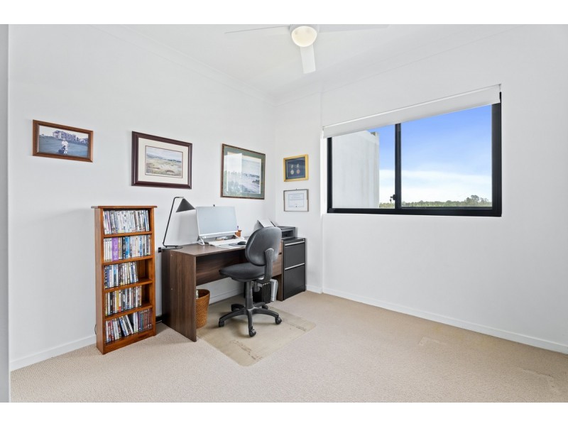 206/112 Palm Meadows Drive, Carrara QLD 4211