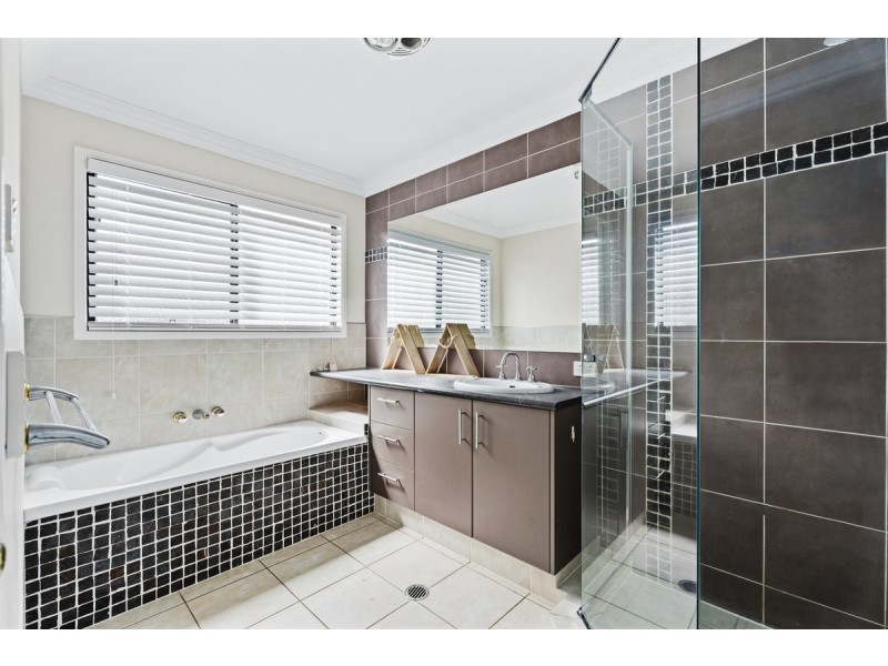 23 Mellum Circuit, Pacific Pines QLD 4211
