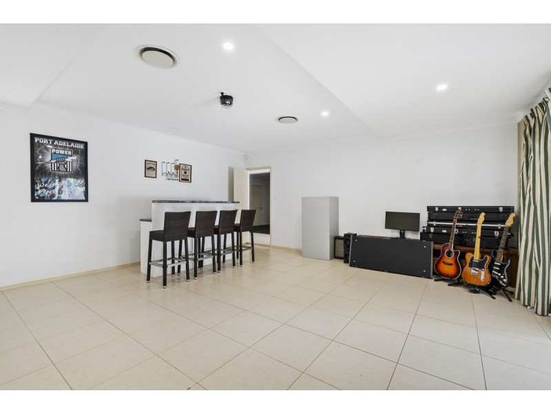 235 Ashmore Road, Benowa QLD 4217