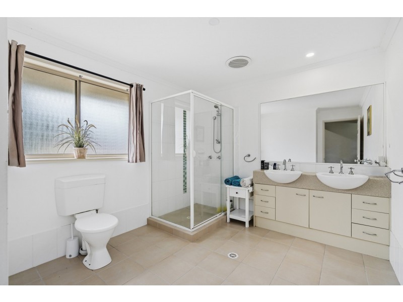 235 Ashmore Road, Benowa QLD 4217