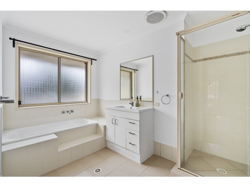 235 Ashmore Road, Benowa QLD 4217