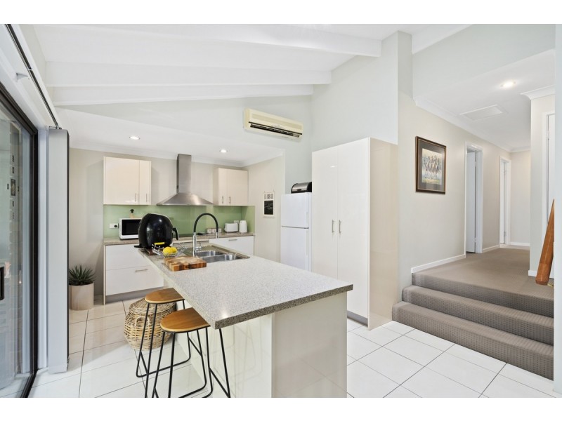 12 Jerrob Court, Carrara QLD 4211