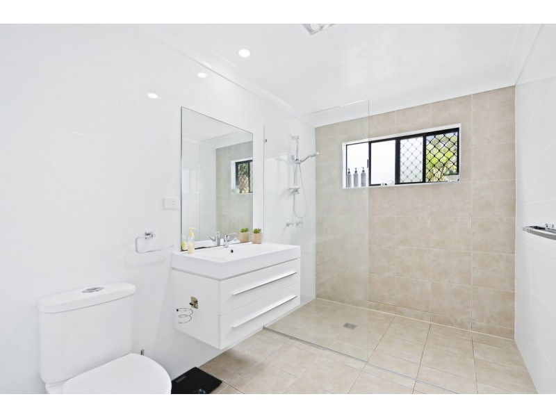 12 Jerrob Court, Carrara QLD 4211