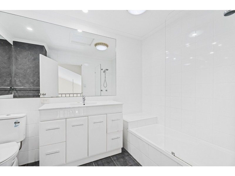 55/1A Alison Road, Carrara QLD 4211