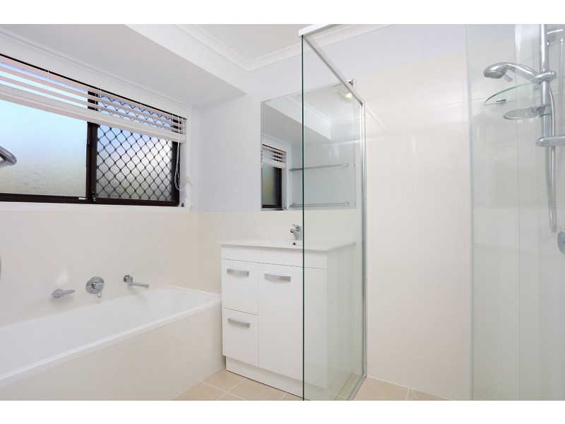 1/206 Olsen Avenue, Arundel QLD 4214