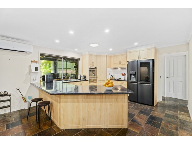 129 Explorers Way, Highland Park QLD 4211