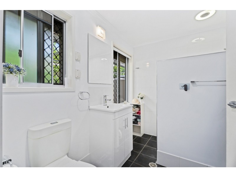 129 Explorers Way, Highland Park QLD 4211