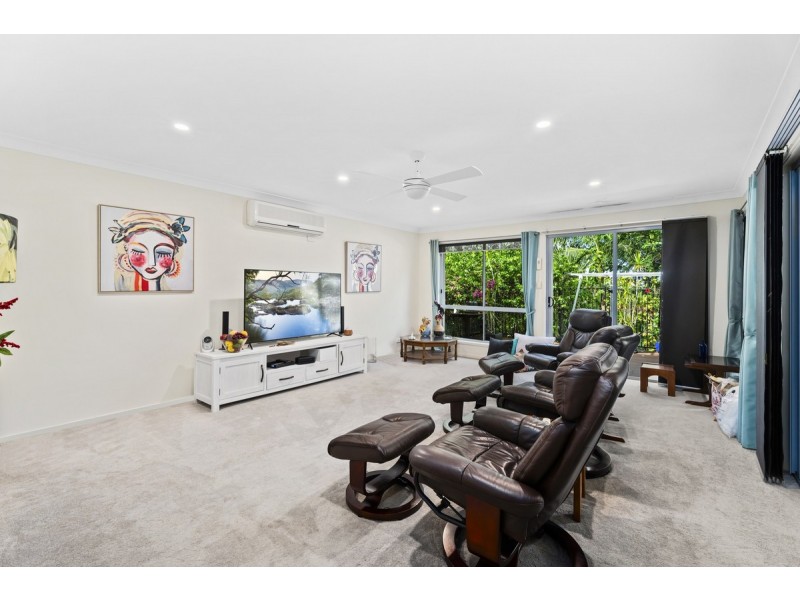 129 Explorers Way, Highland Park QLD 4211