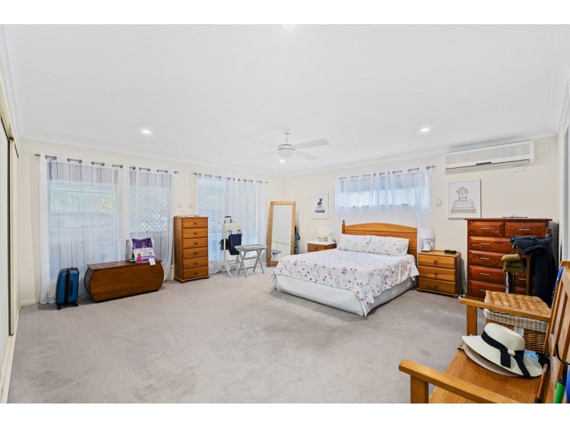 129 Explorers Way, Highland Park QLD 4211