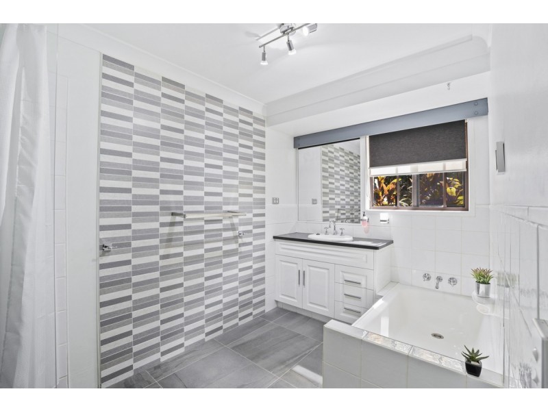 49 Balfour Crescent, Highland Park QLD 4211