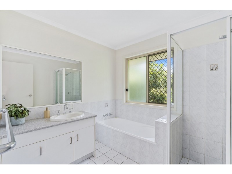 11/102-104 Alexander Drive, Highland Park QLD 4211