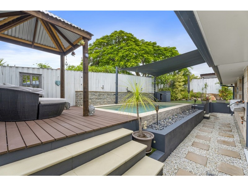 7 Irvine Street, Pacific Pines QLD 4211