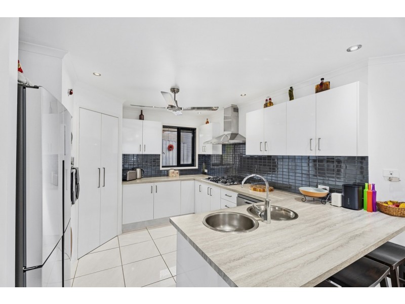 7 Irvine Street, Pacific Pines QLD 4211