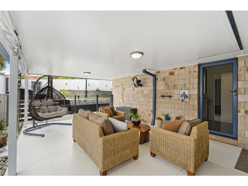 7 Irvine Street, Pacific Pines QLD 4211