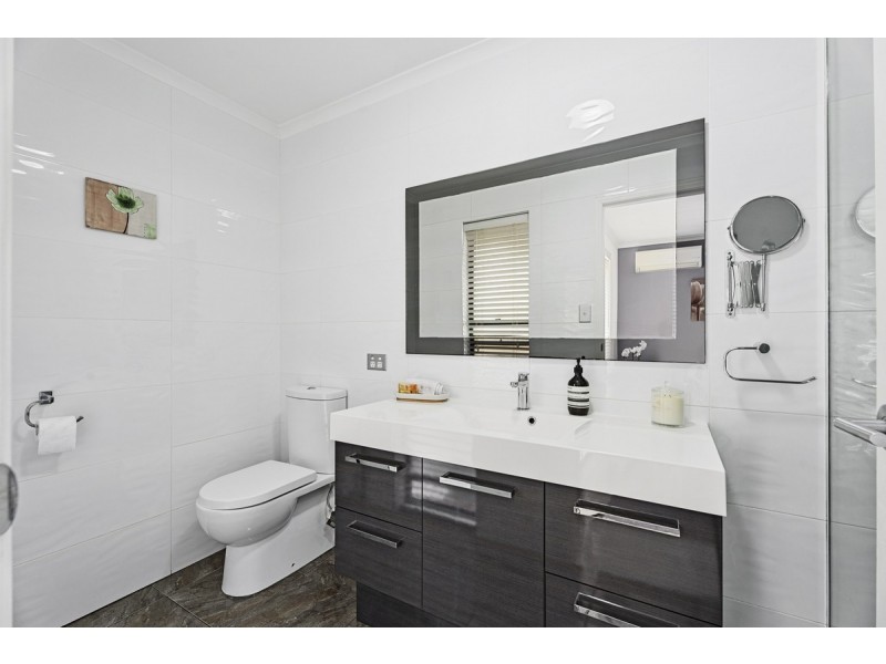 7 Irvine Street, Pacific Pines QLD 4211