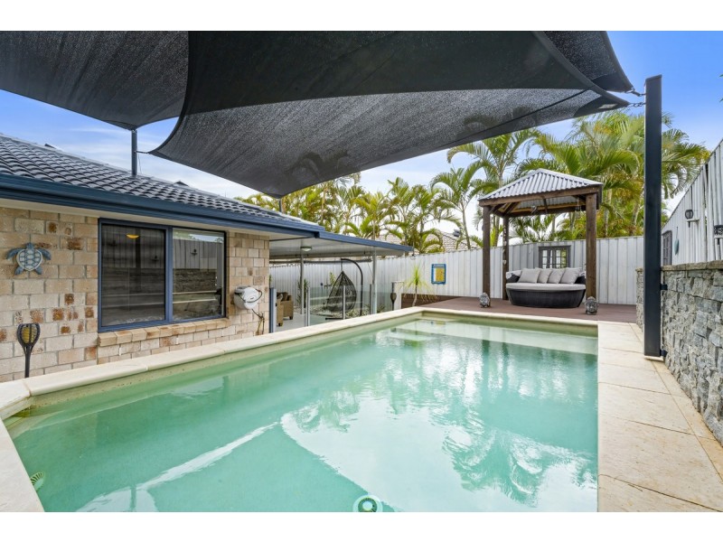 7 Irvine Street, Pacific Pines QLD 4211