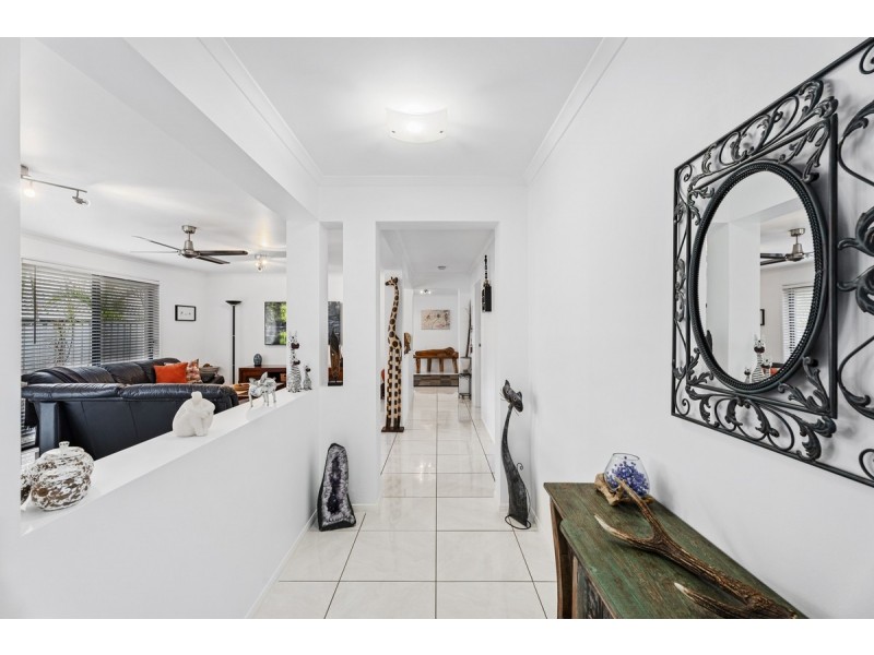 7 Irvine Street, Pacific Pines QLD 4211