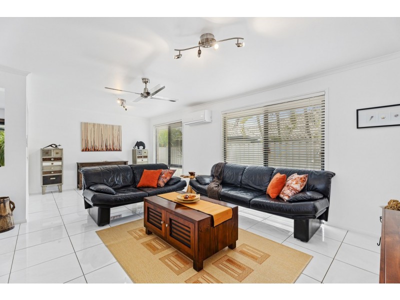 7 Irvine Street, Pacific Pines QLD 4211