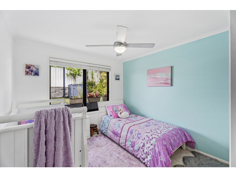 7 Irvine Street, Pacific Pines QLD 4211