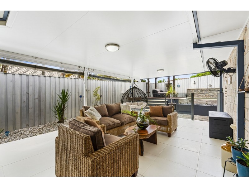 7 Irvine Street, Pacific Pines QLD 4211