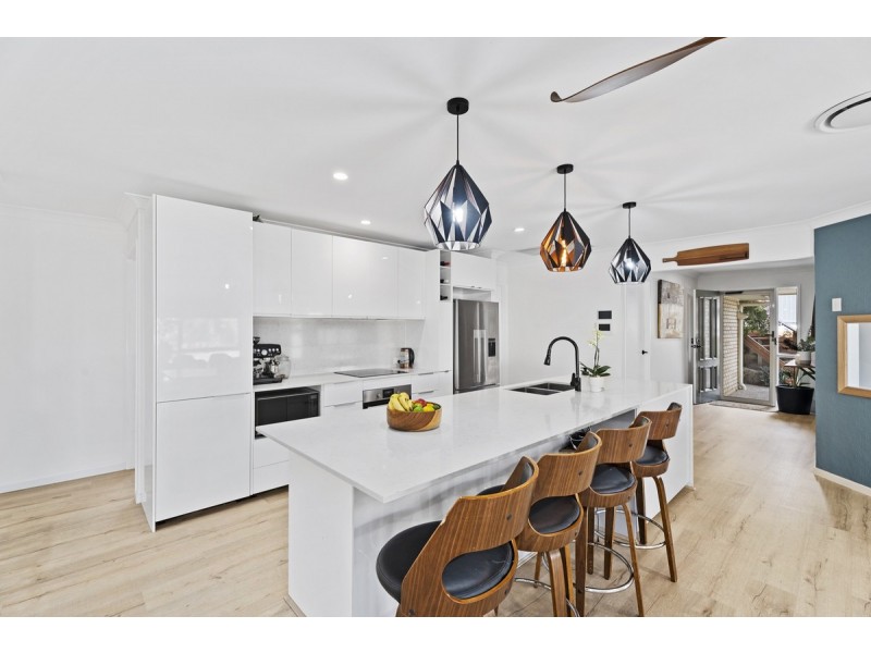 9 Tralee Court, Carrara QLD 4211