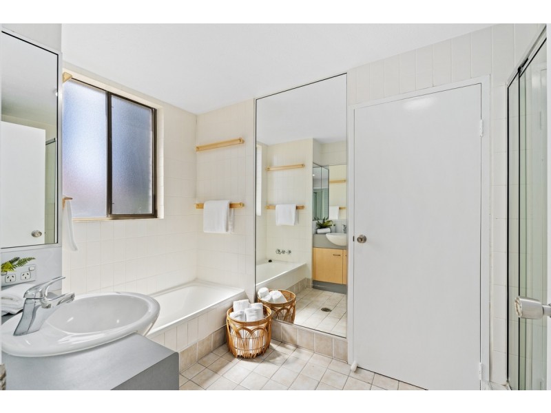 8/16 Markwell Avenue, Surfers Paradise QLD 4217