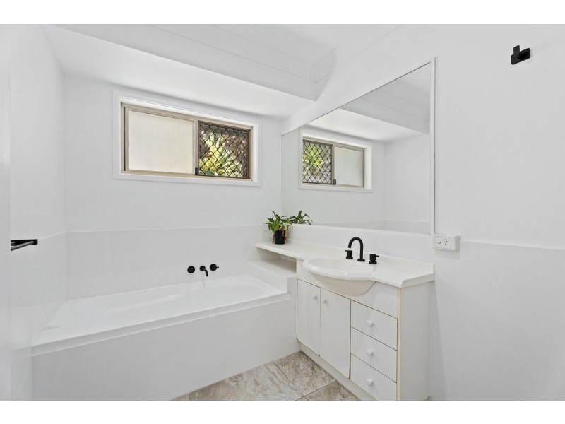 1/82 Paddington Drive, Carrara QLD 4211