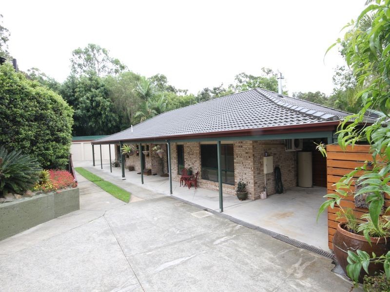 27B Ben Lomond Drive, Highland Park QLD 4211