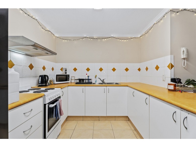 4/9 Bradford Street, Labrador QLD 4215