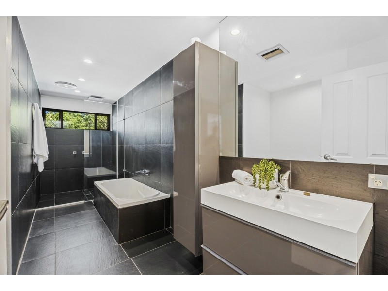 25 Alison Road, Carrara QLD 4211