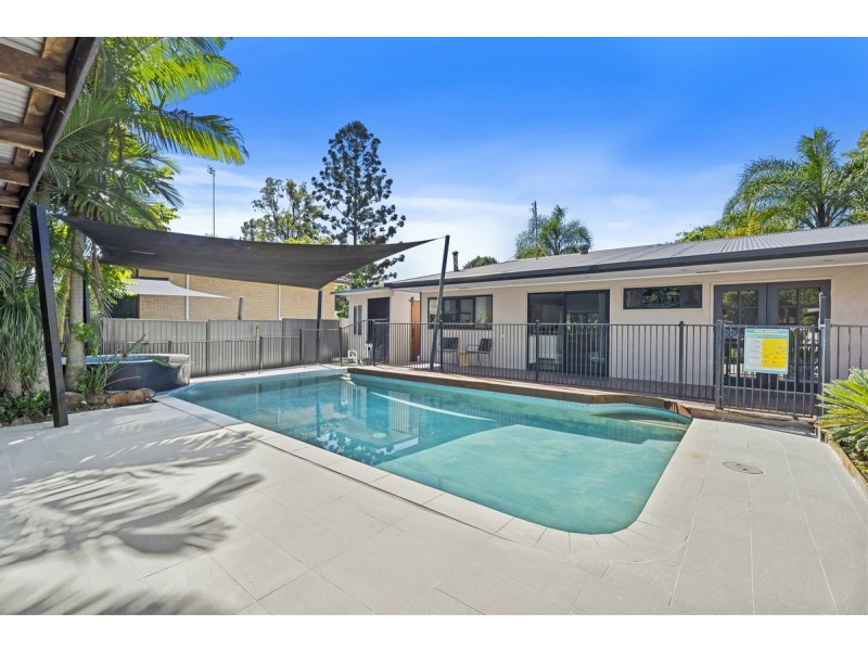 25 Alison Road, Carrara QLD 4211