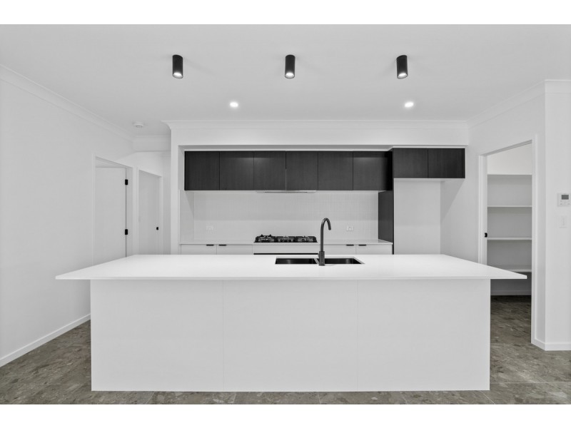 27 Orchard Street, Greenbank QLD 4124