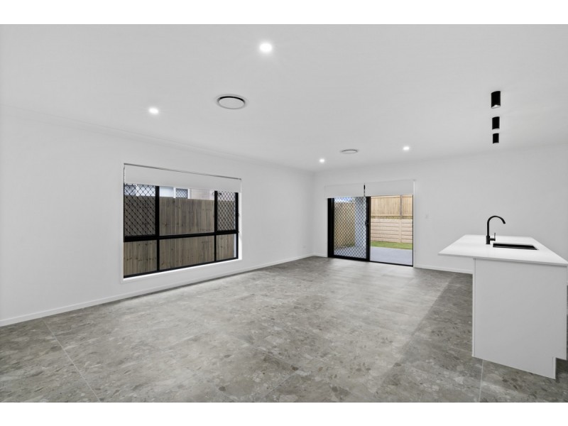 27 Orchard Street, Greenbank QLD 4124