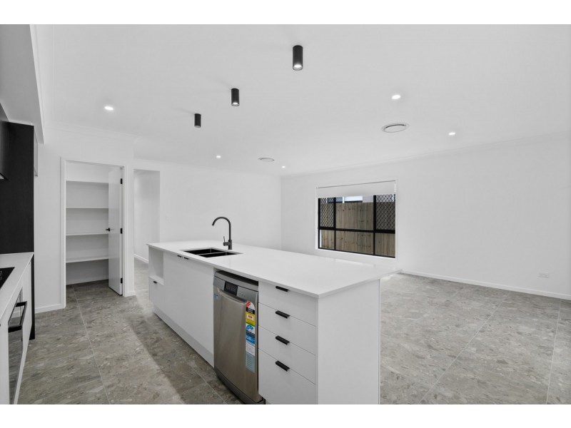 27 Orchard Street, Greenbank QLD 4124