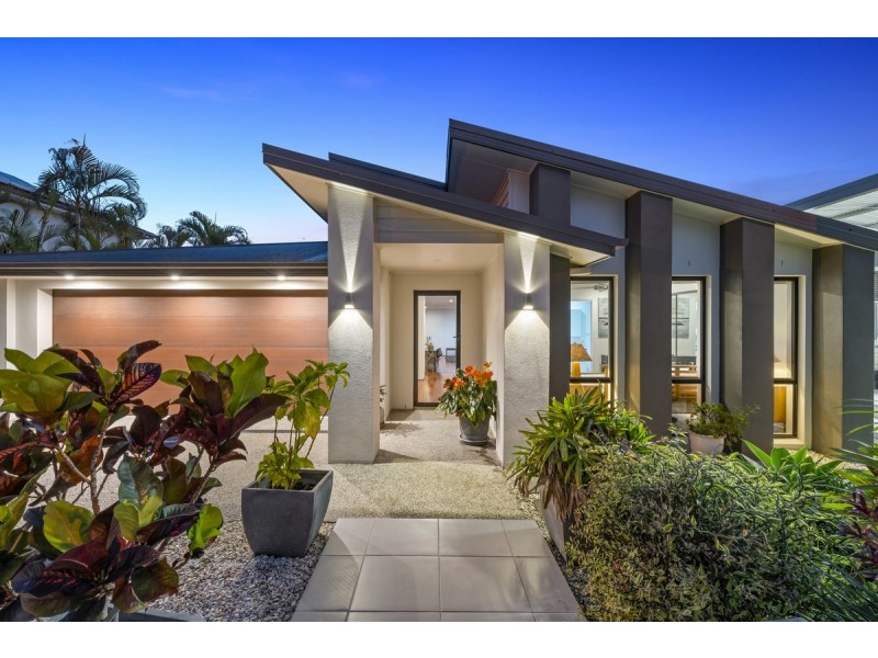 17 Wunburra Circle, Pacific Pines QLD 4211