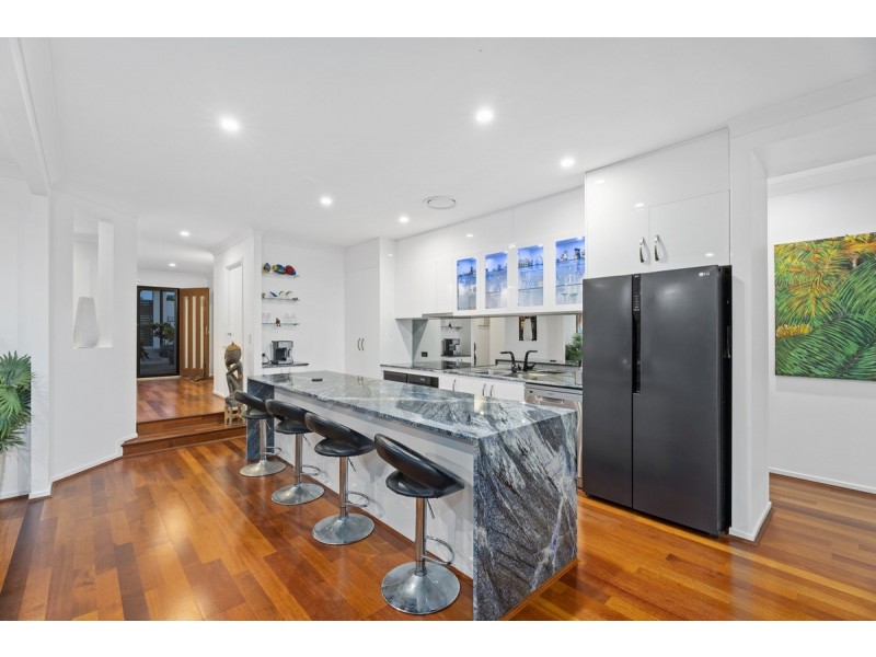 17 Wunburra Circle, Pacific Pines QLD 4211