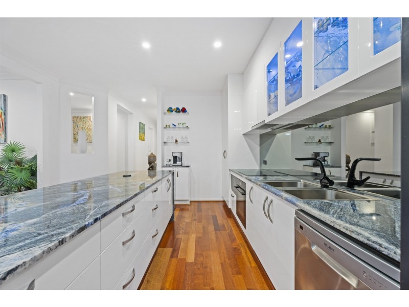 17 Wunburra Circle, Pacific Pines QLD 4211