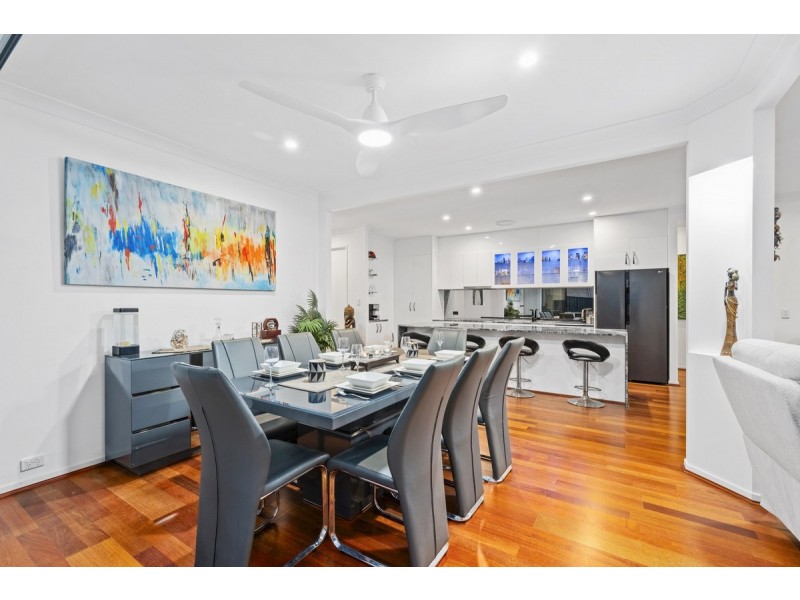 17 Wunburra Circle, Pacific Pines QLD 4211
