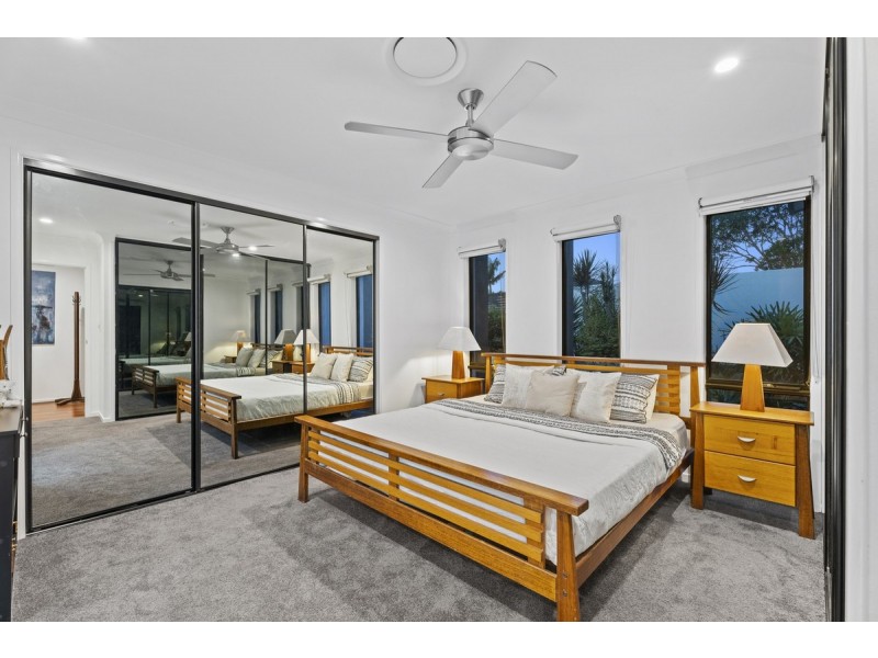 17 Wunburra Circle, Pacific Pines QLD 4211