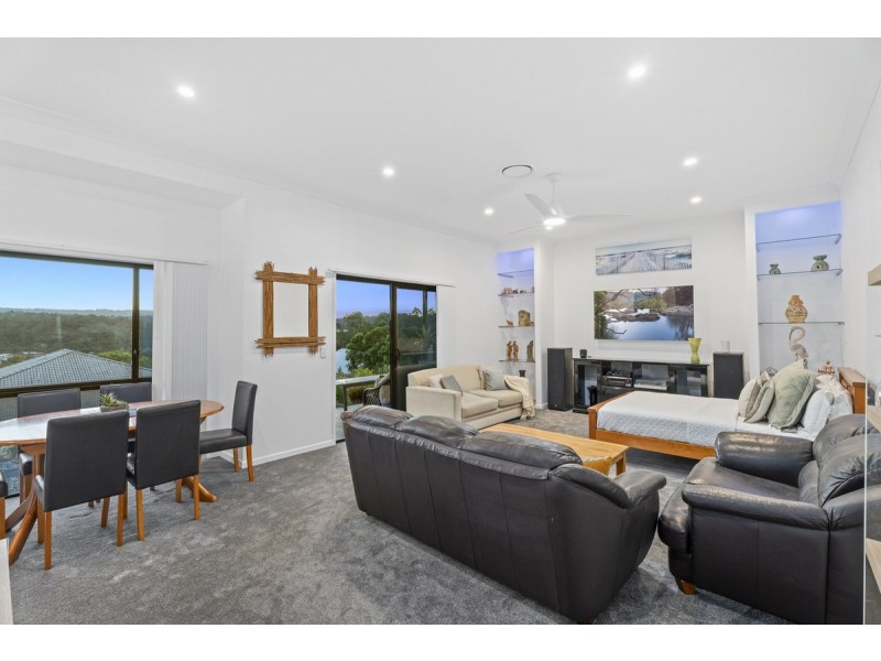 17 Wunburra Circle, Pacific Pines QLD 4211