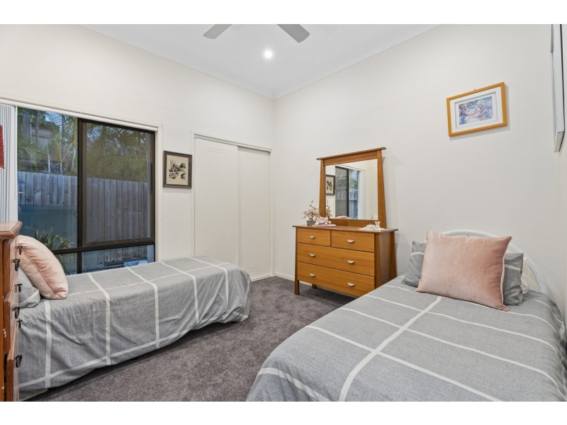 17 Wunburra Circle, Pacific Pines QLD 4211