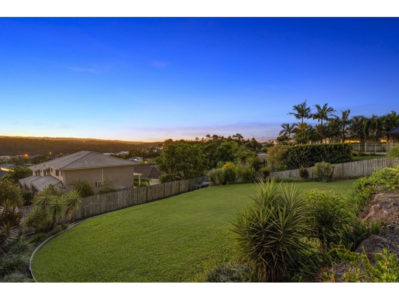 17 Wunburra Circle, Pacific Pines QLD 4211