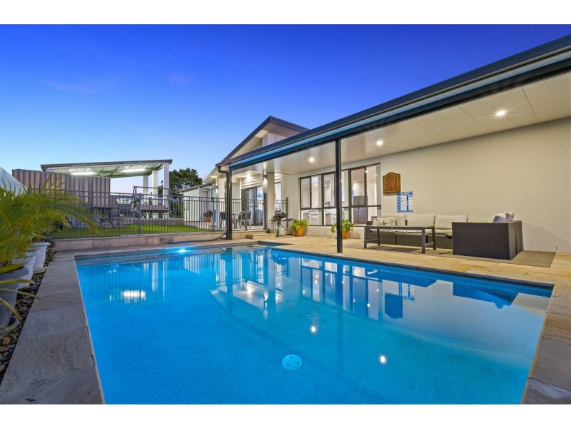 17 Wunburra Circle, Pacific Pines QLD 4211