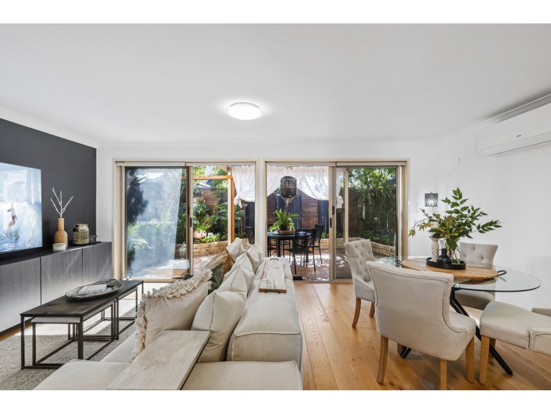 2/103 Pohlman Street, Southport QLD 4215