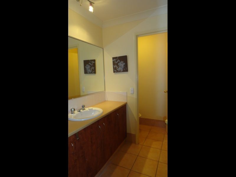 4/1A Mcleod Street, Highland Park QLD 4211