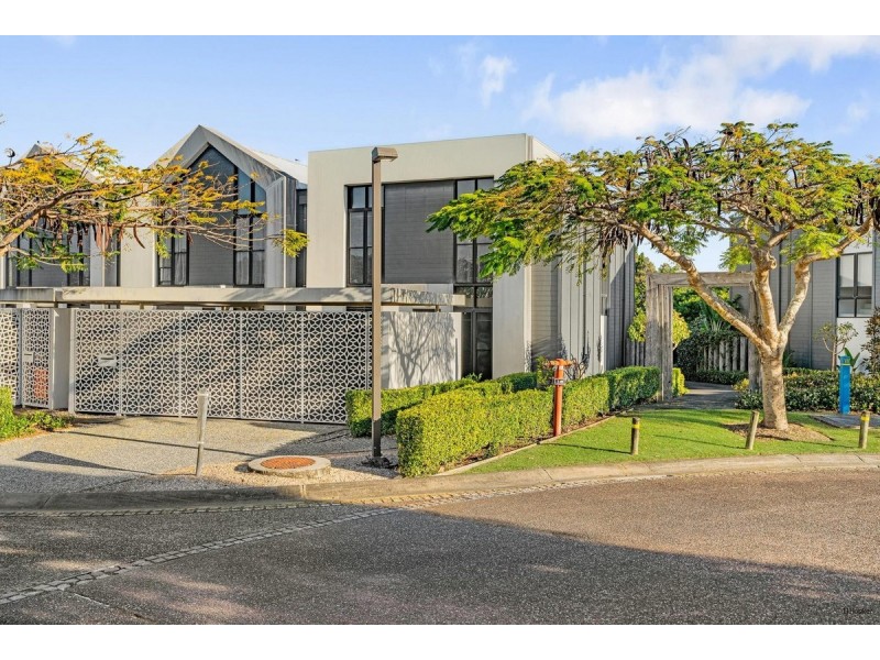 82 Peninsula Drive, Robina QLD 4226