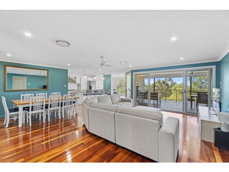 37 Tara Vista Boulevard, Highland Park QLD 4211