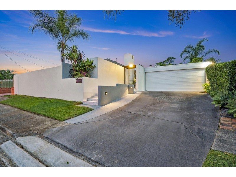 9 Lergessner Street, Biggera Waters QLD 4216